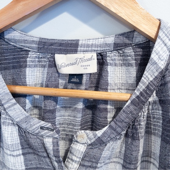 Universal Thread Textured Plaid Blue Gray Short Sleeved Button Up Shirt Large - Picture 3 of 8